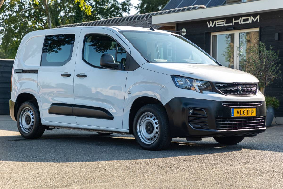 Peugeot Partner Peugeot Partner 1.2 PureTech 110 PK Premium Airco I Cruise I CarPlay I Android I Parkeersensoren I NAP