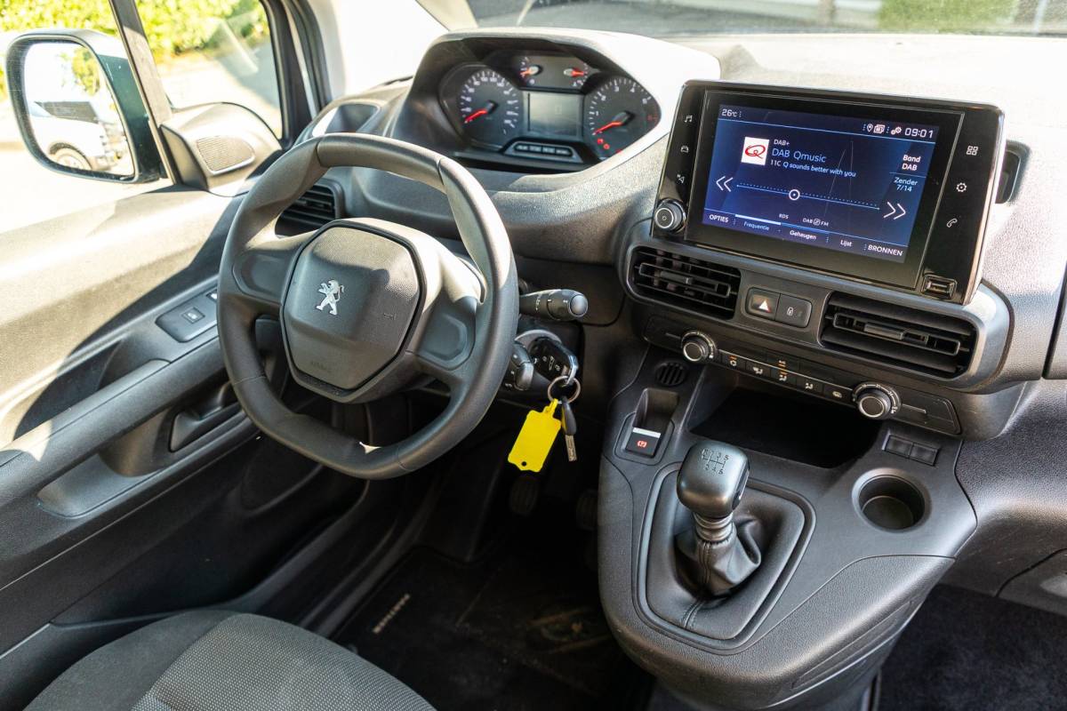 Peugeot Partner Peugeot Partner 1.2 PureTech 110 PK Premium Airco I Cruise I CarPlay I Android I Parkeersensoren I NAP