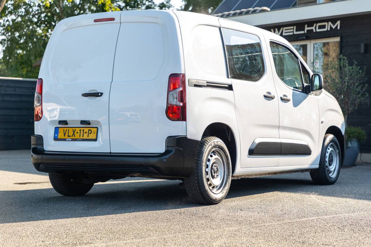 Peugeot Partner Peugeot Partner 1.2 PureTech 110 PK Premium Airco I Cruise I CarPlay I Android I Parkeersensoren I NAP