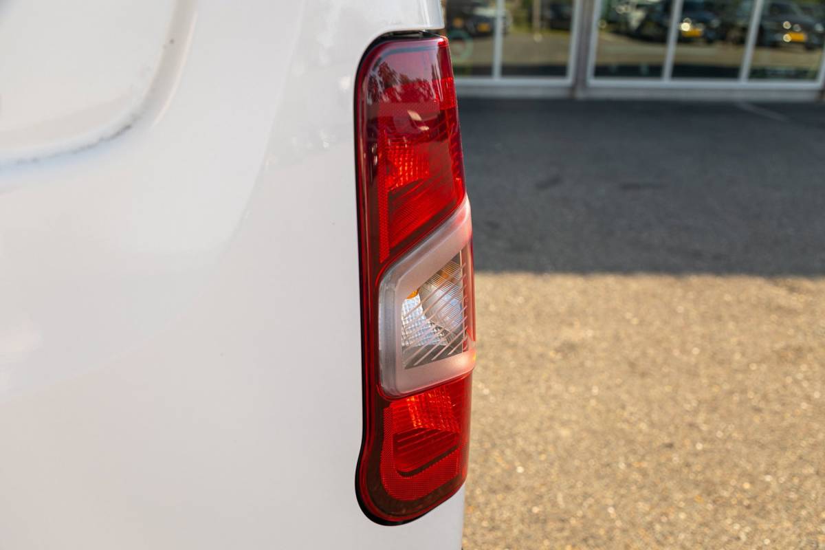 Peugeot Partner Peugeot Partner 1.2 PureTech 110 PK Premium Airco I Cruise I CarPlay I Android I Parkeersensoren I NAP