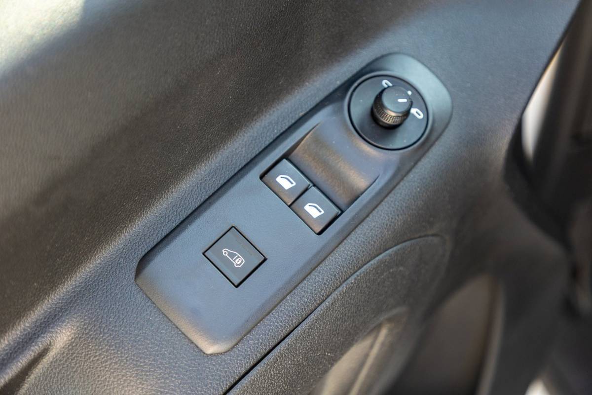 Peugeot Partner Peugeot Partner 1.2 PureTech 110 PK Premium Airco I Cruise I CarPlay I Android I Parkeersensoren I NAP