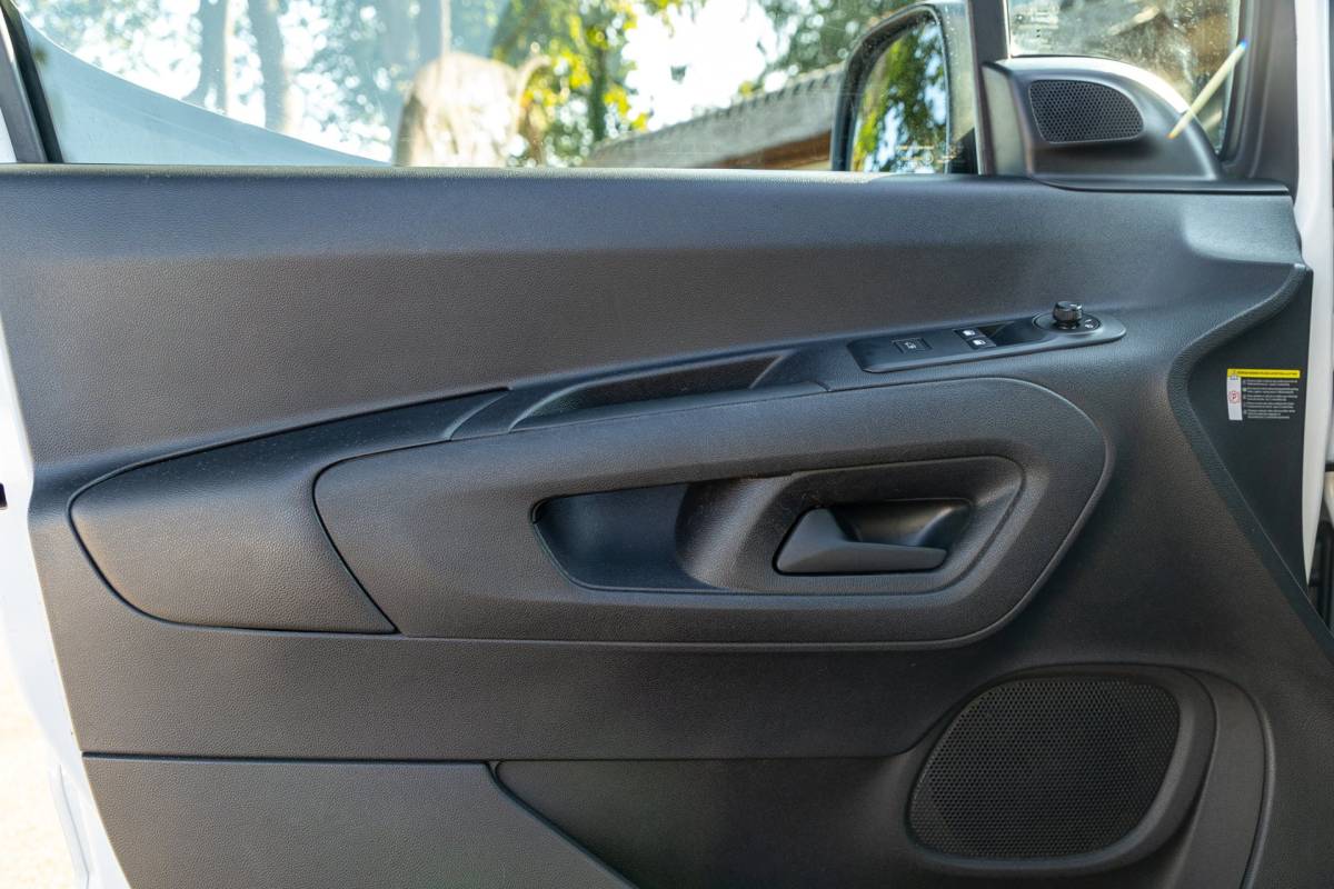 Peugeot Partner Peugeot Partner 1.2 PureTech 110 PK Premium Airco I Cruise I CarPlay I Android I Parkeersensoren I NAP
