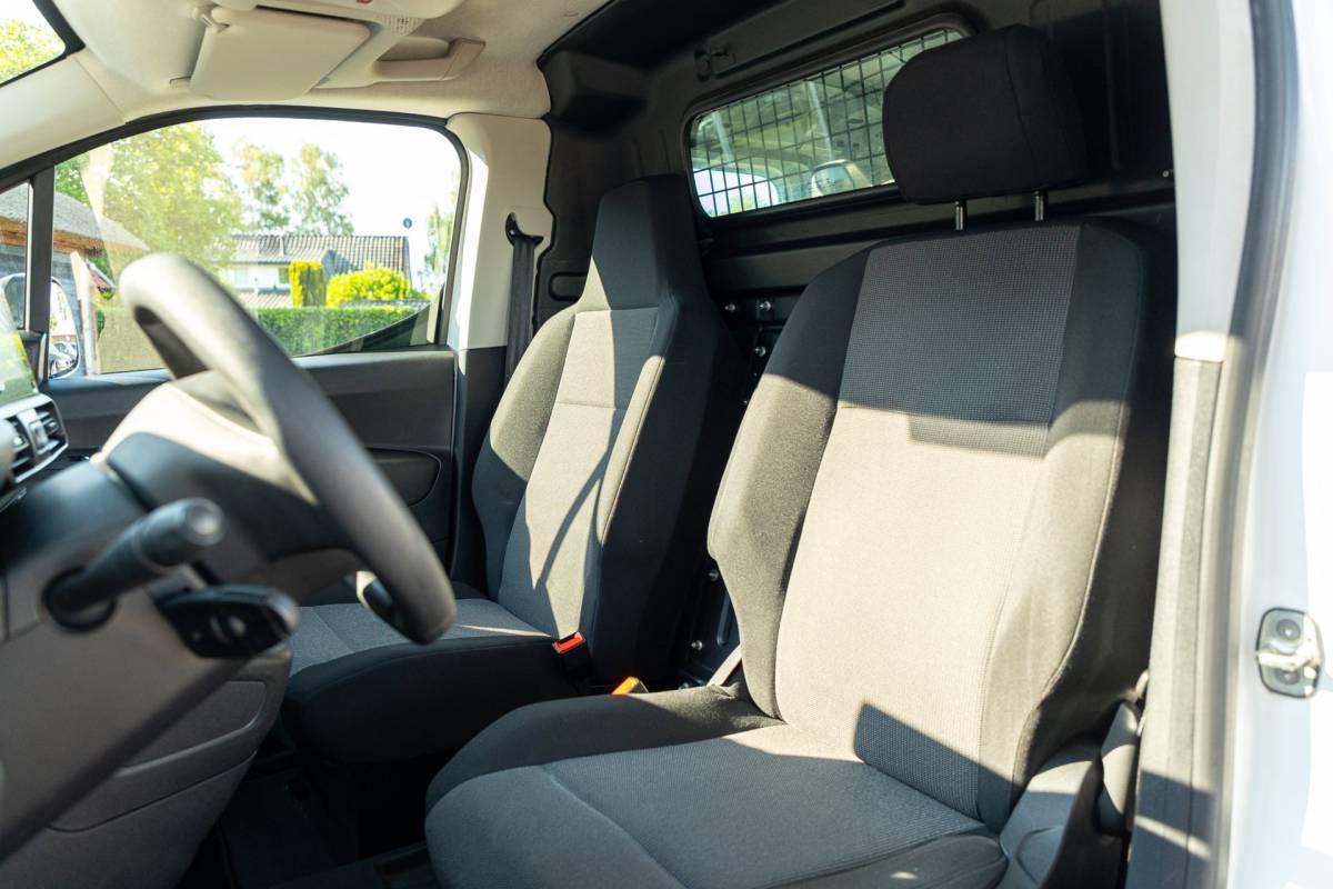 Peugeot Partner Peugeot Partner 1.2 PureTech 110 PK Premium Airco I Cruise I CarPlay I Android I Parkeersensoren I NAP