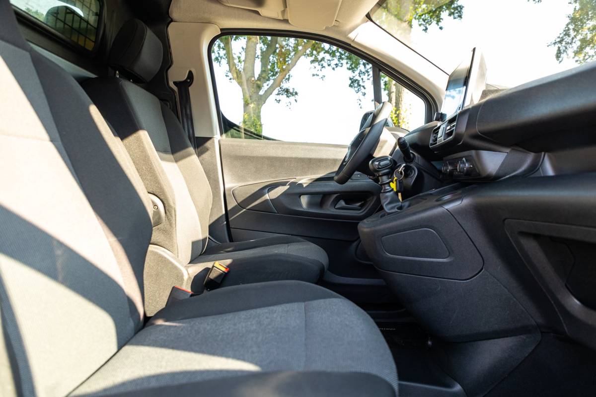 Peugeot Partner Peugeot Partner 1.2 PureTech 110 PK Premium Airco I Cruise I CarPlay I Android I Parkeersensoren I NAP