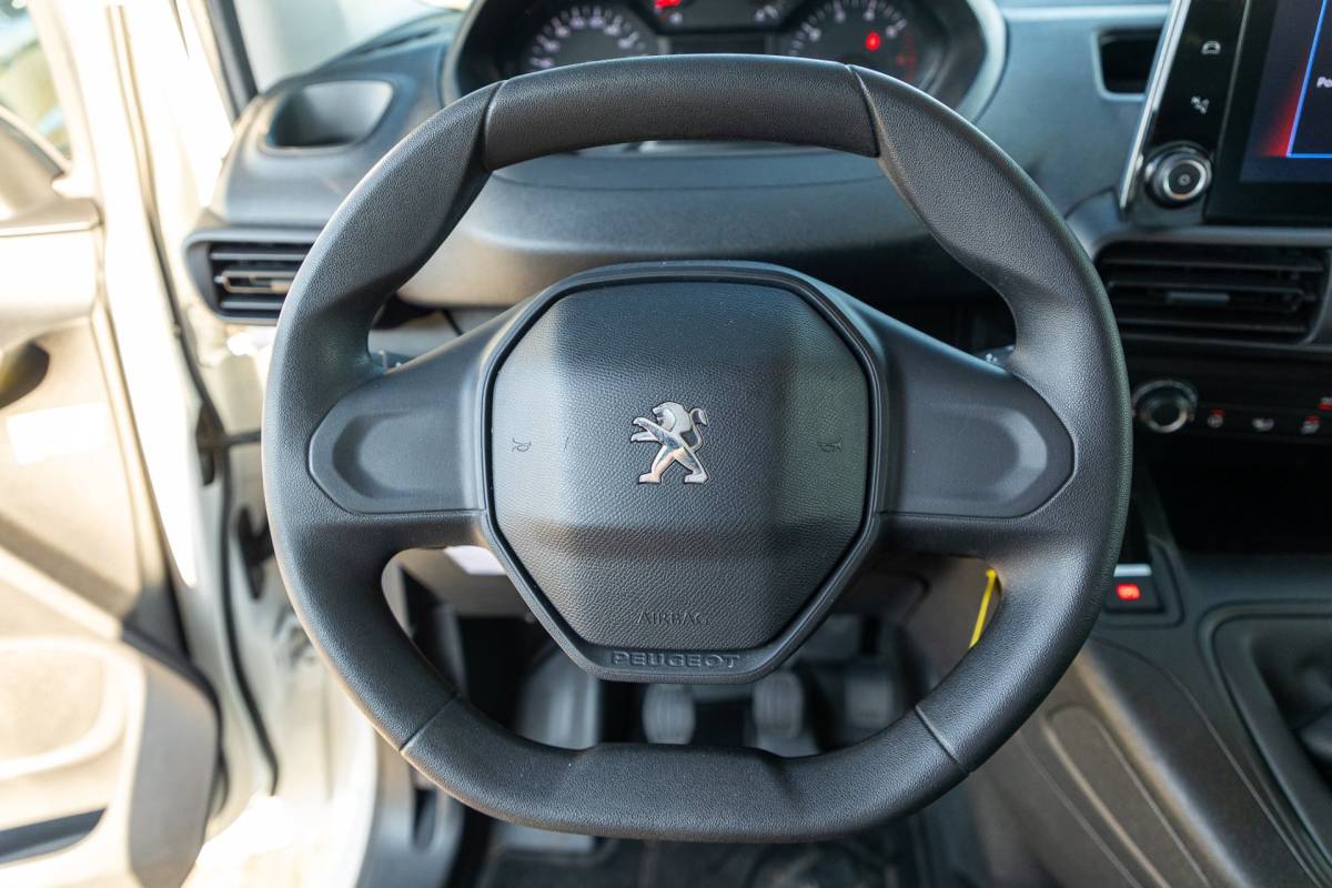 Peugeot Partner Peugeot Partner 1.2 PureTech 110 PK Premium Airco I Cruise I CarPlay I Android I Parkeersensoren I NAP