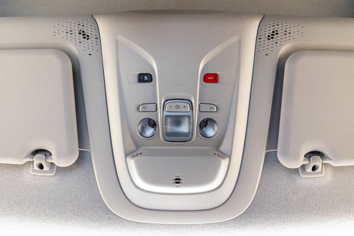 Peugeot Partner Peugeot Partner 1.2 PureTech 110 PK Premium Airco I Cruise I CarPlay I Android I Parkeersensoren I NAP