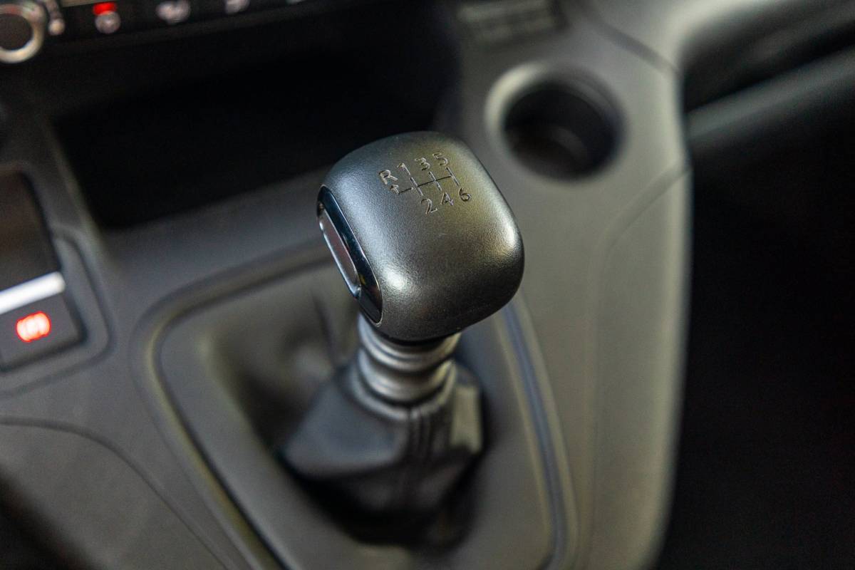 Peugeot Partner Peugeot Partner 1.2 PureTech 110 PK Premium Airco I Cruise I CarPlay I Android I Parkeersensoren I NAP