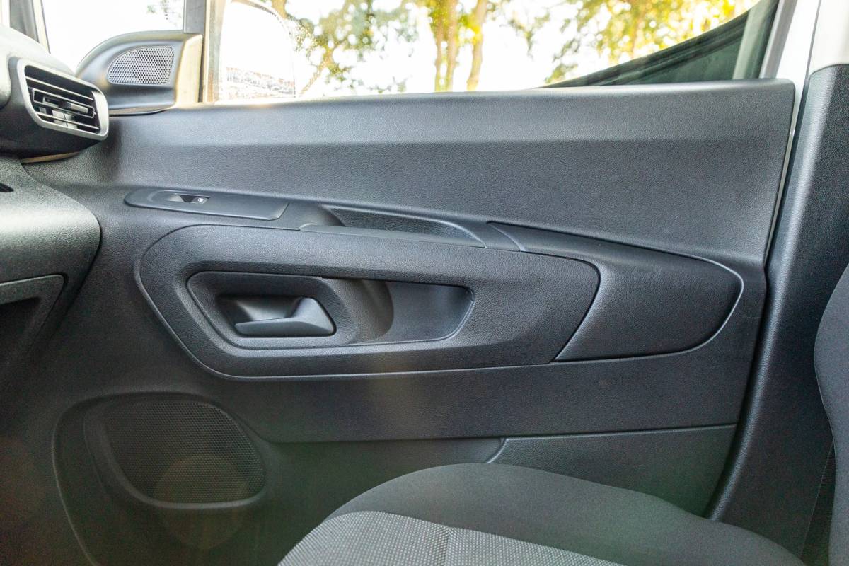 Peugeot Partner Peugeot Partner 1.2 PureTech 110 PK Premium Airco I Cruise I CarPlay I Android I Parkeersensoren I NAP