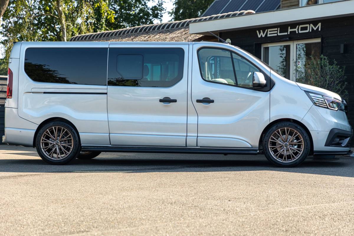 Renault Trafic Renault TRAFIC 2.0 Blue dCi EDC 170 T29 L2H1 Extra Dubbele Cabine I Automaat I 19 Inch I Spoilerset I Trekhaak I Camera I Nieuw