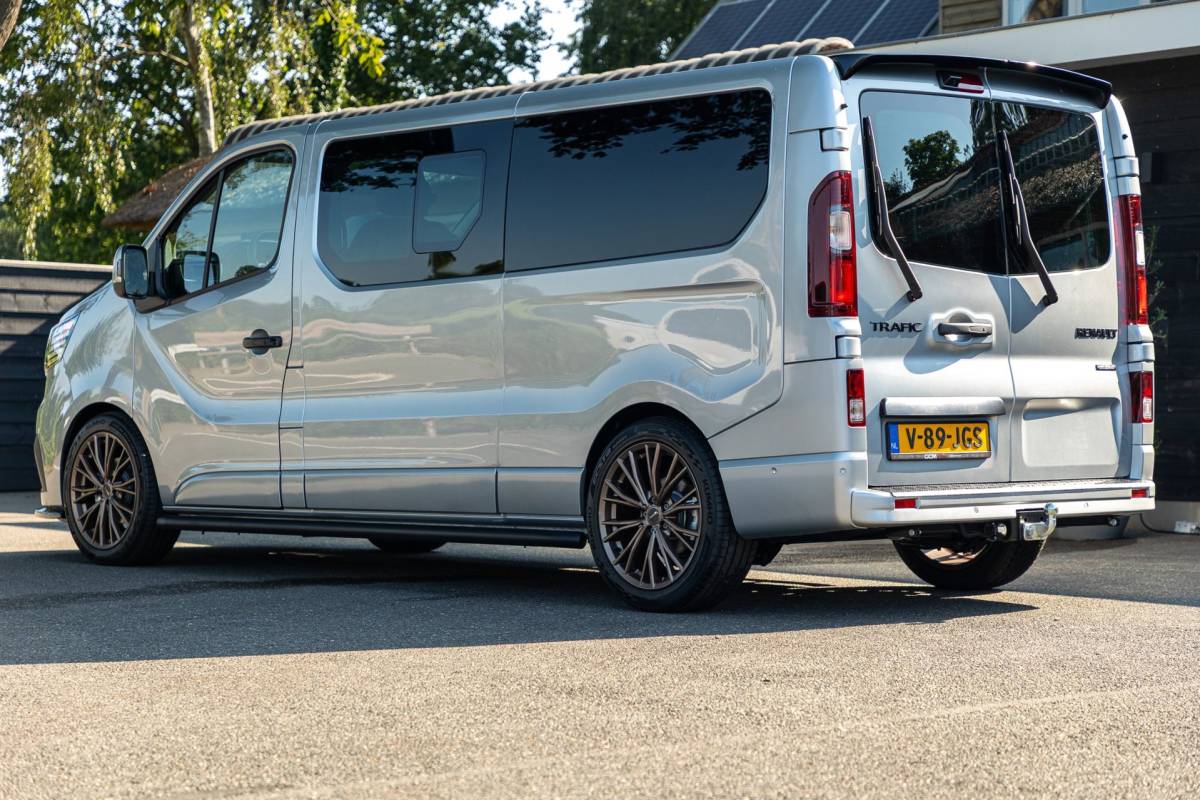 Renault Trafic Renault TRAFIC 2.0 Blue dCi EDC 170 T29 L2H1 Extra Dubbele Cabine I Automaat I 19 Inch I Spoilerset I Trekhaak I Camera I Nieuw