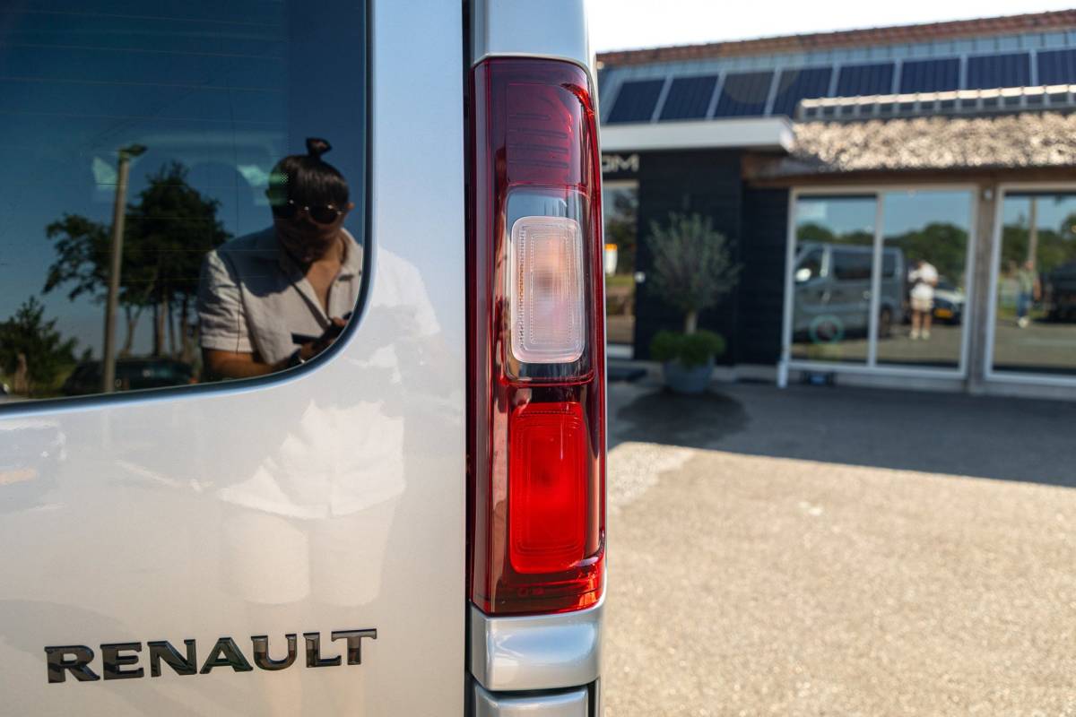 Renault Trafic Renault TRAFIC 2.0 Blue dCi EDC 170 T29 L2H1 Extra Dubbele Cabine I Automaat I 19 Inch I Spoilerset I Trekhaak I Camera I Nieuw
