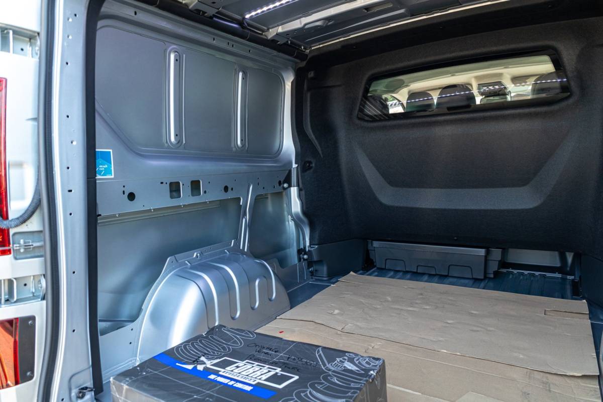 Renault Trafic Renault TRAFIC 2.0 Blue dCi EDC 170 T29 L2H1 Extra Dubbele Cabine I Automaat I 19 Inch I Spoilerset I Trekhaak I Camera I Nieuw