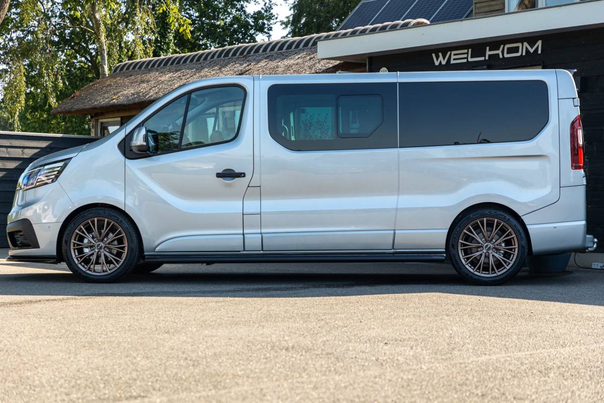 Renault Trafic Renault TRAFIC 2.0 Blue dCi EDC 170 T29 L2H1 Extra Dubbele Cabine I Automaat I 19 Inch I Spoilerset I Trekhaak I Camera I Nieuw