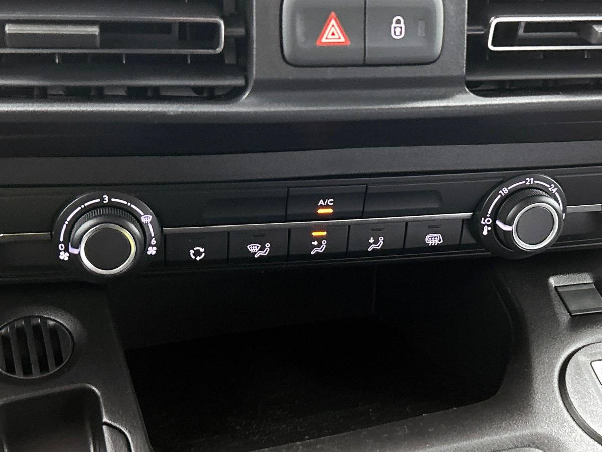 Opel Combo Opel Combo 1.5 BlueHDi 130PK L2 Automaat Apple Carplay / Android Auto Navigatie Trekhaak Airco Camera Cruise Control Parkeersensoren V+A DAB
