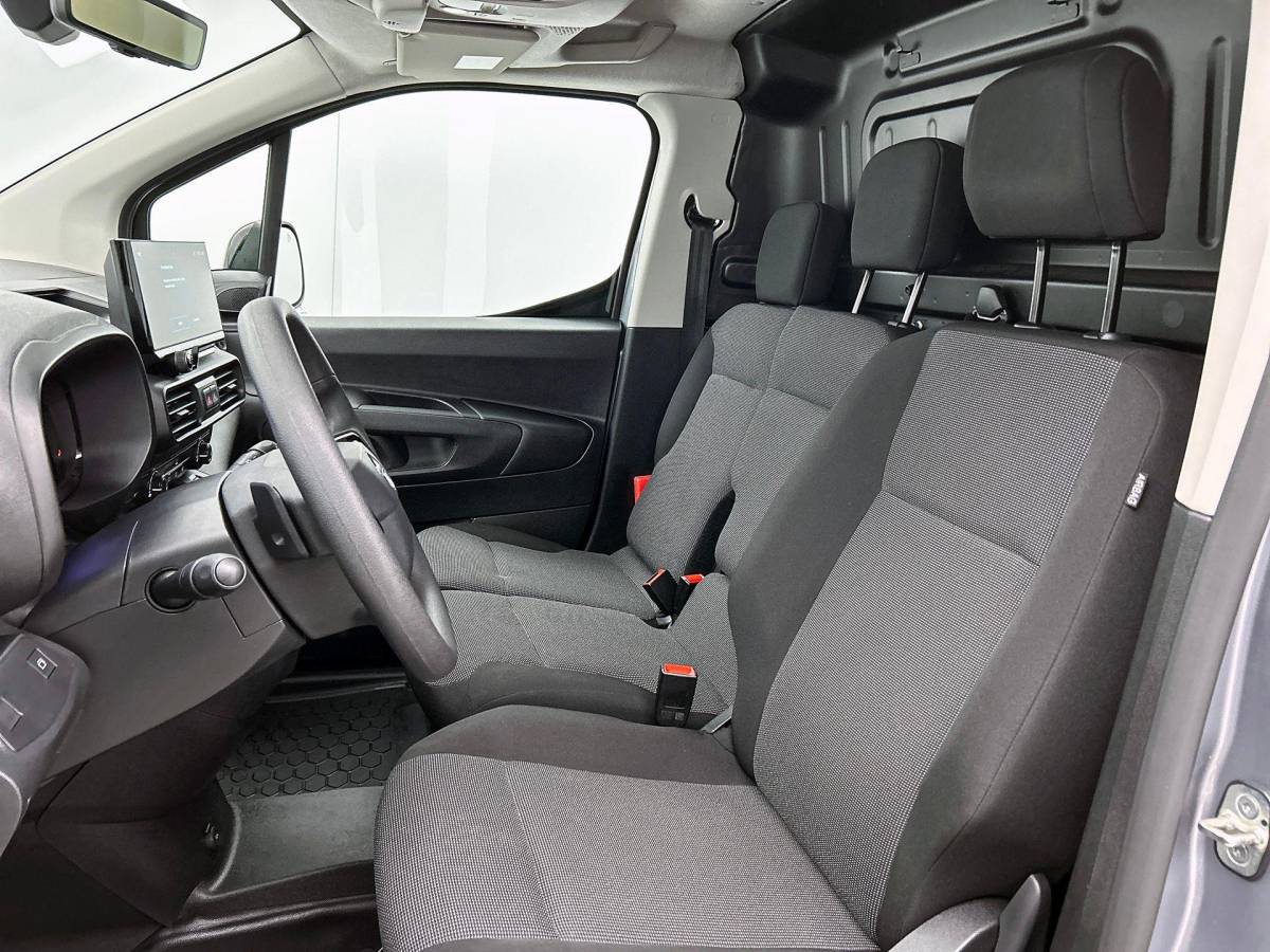 Opel Combo Opel Combo 1.5 BlueHDi 130PK L2 Automaat Apple Carplay / Android Auto Navigatie Trekhaak Airco Camera Cruise Control Parkeersensoren V+A DAB