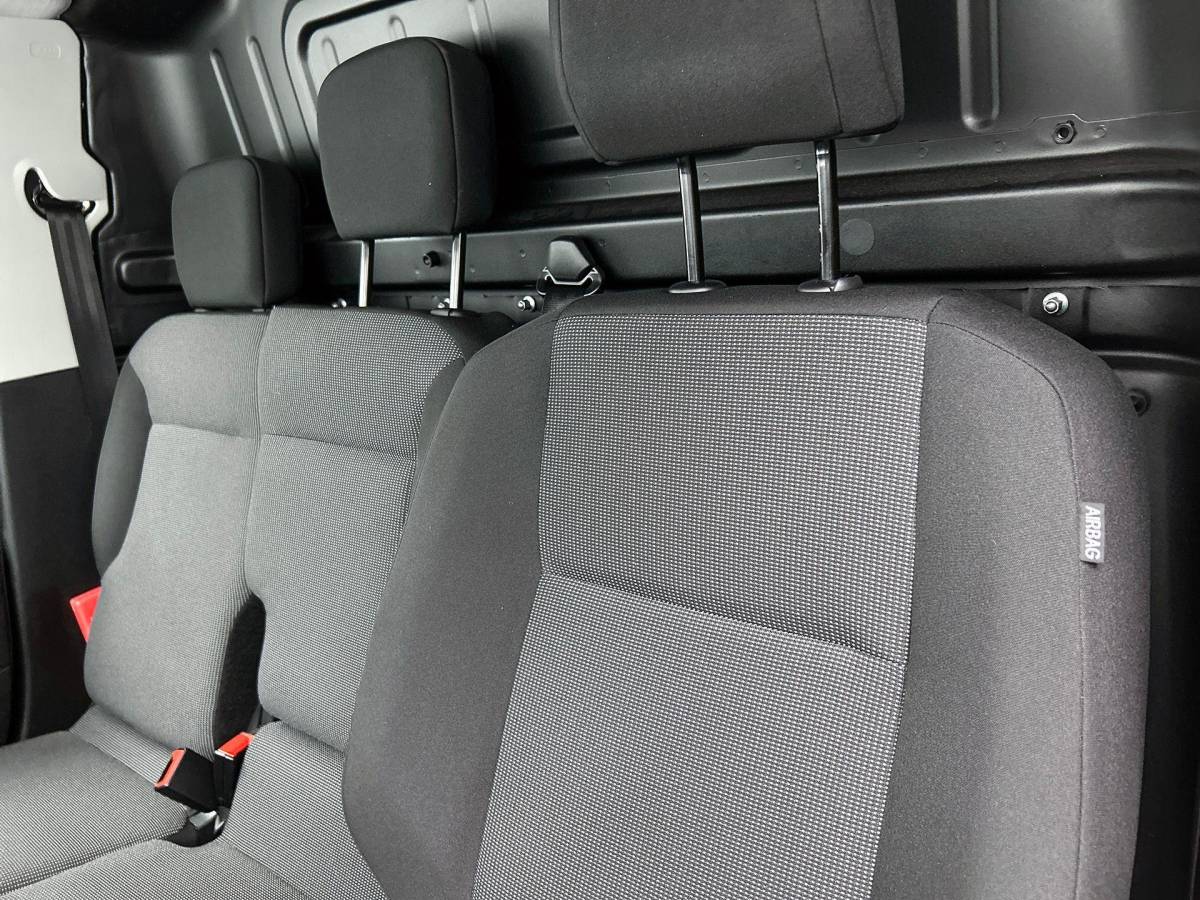 Opel Combo Opel Combo 1.5 BlueHDi 130PK L2 Automaat Apple Carplay / Android Auto Navigatie Trekhaak Airco Camera Cruise Control Parkeersensoren V+A DAB