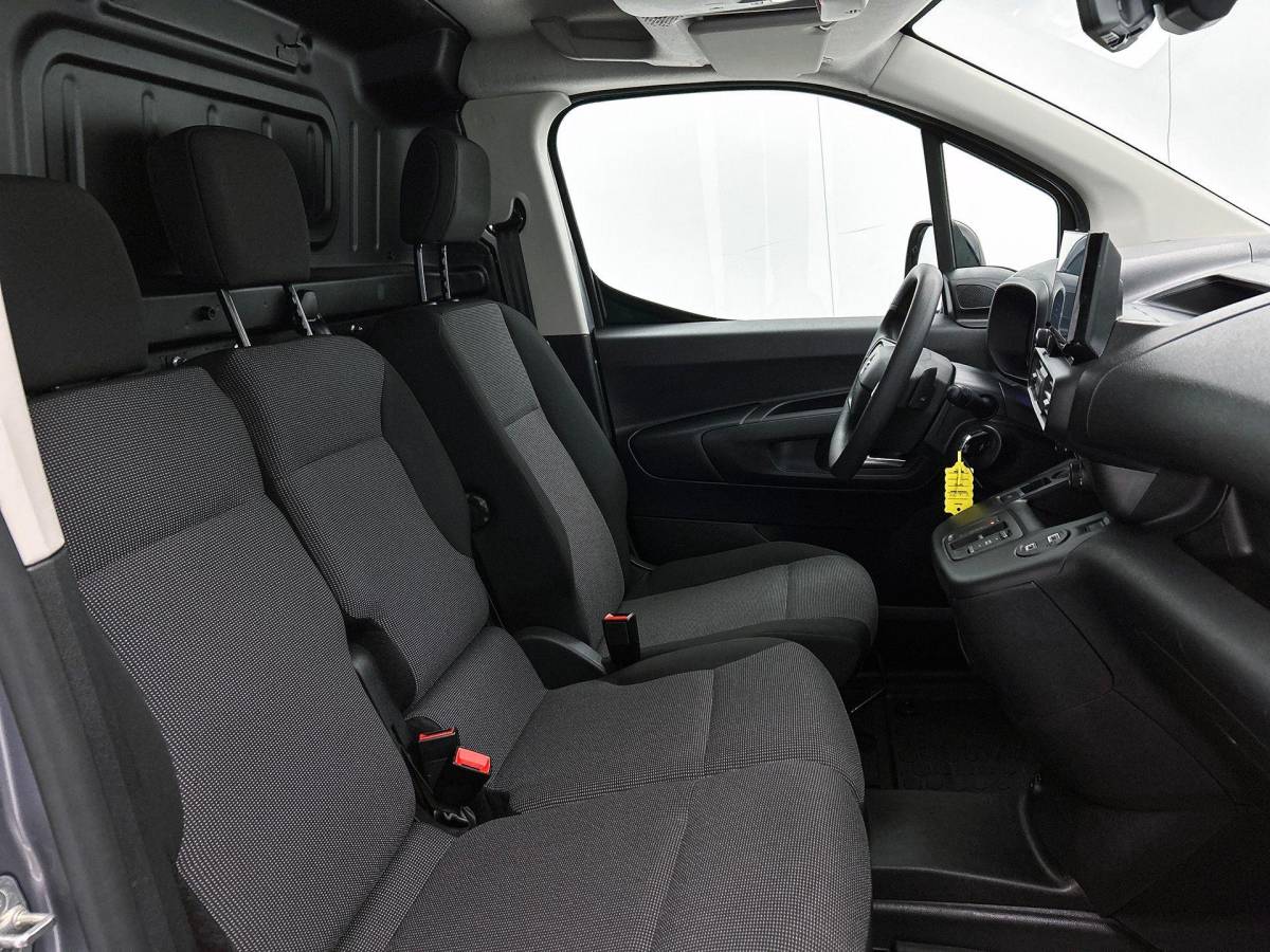 Opel Combo Opel Combo 1.5 BlueHDi 130PK L2 Automaat Apple Carplay / Android Auto Navigatie Trekhaak Airco Camera Cruise Control Parkeersensoren V+A DAB