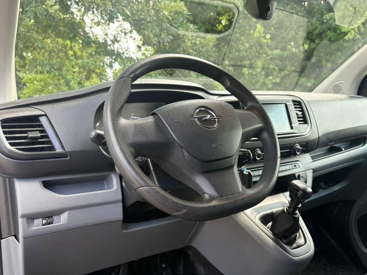 Opel Vivaro Opel Vivaro 2.0 CDTI L2H1 Edition|144PK|airco|cruise|apple carplay|trekhaak|parkeersensoren achter|drie zitplaatsen|EURO6.