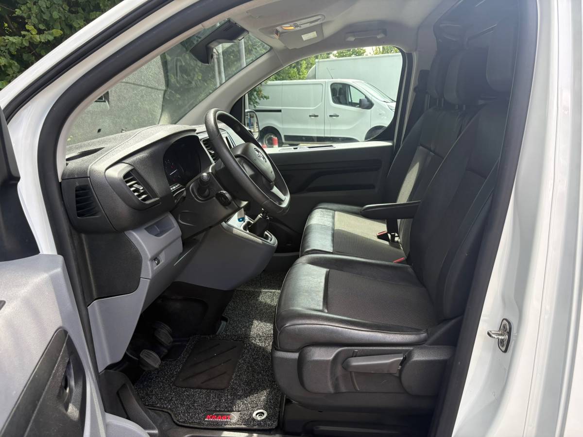 Opel Vivaro Opel Vivaro 2.0 CDTI L2H1 Edition|144PK|airco|cruise|apple carplay|trekhaak|parkeersensoren achter|drie zitplaatsen|EURO6.
