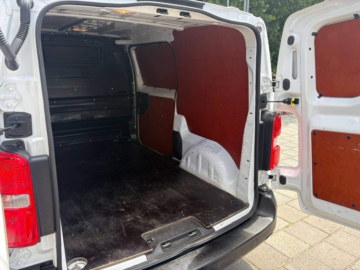 Opel Vivaro Opel Vivaro 2.0 CDTI L2H1 Edition|144PK|airco|cruise|apple carplay|trekhaak|parkeersensoren achter|drie zitplaatsen|EURO6.