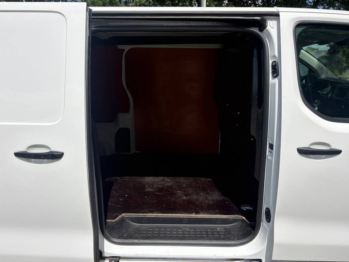 Opel Vivaro Opel Vivaro 2.0 CDTI L2H1 Edition|144PK|airco|cruise|apple carplay|trekhaak|parkeersensoren achter|drie zitplaatsen|EURO6.