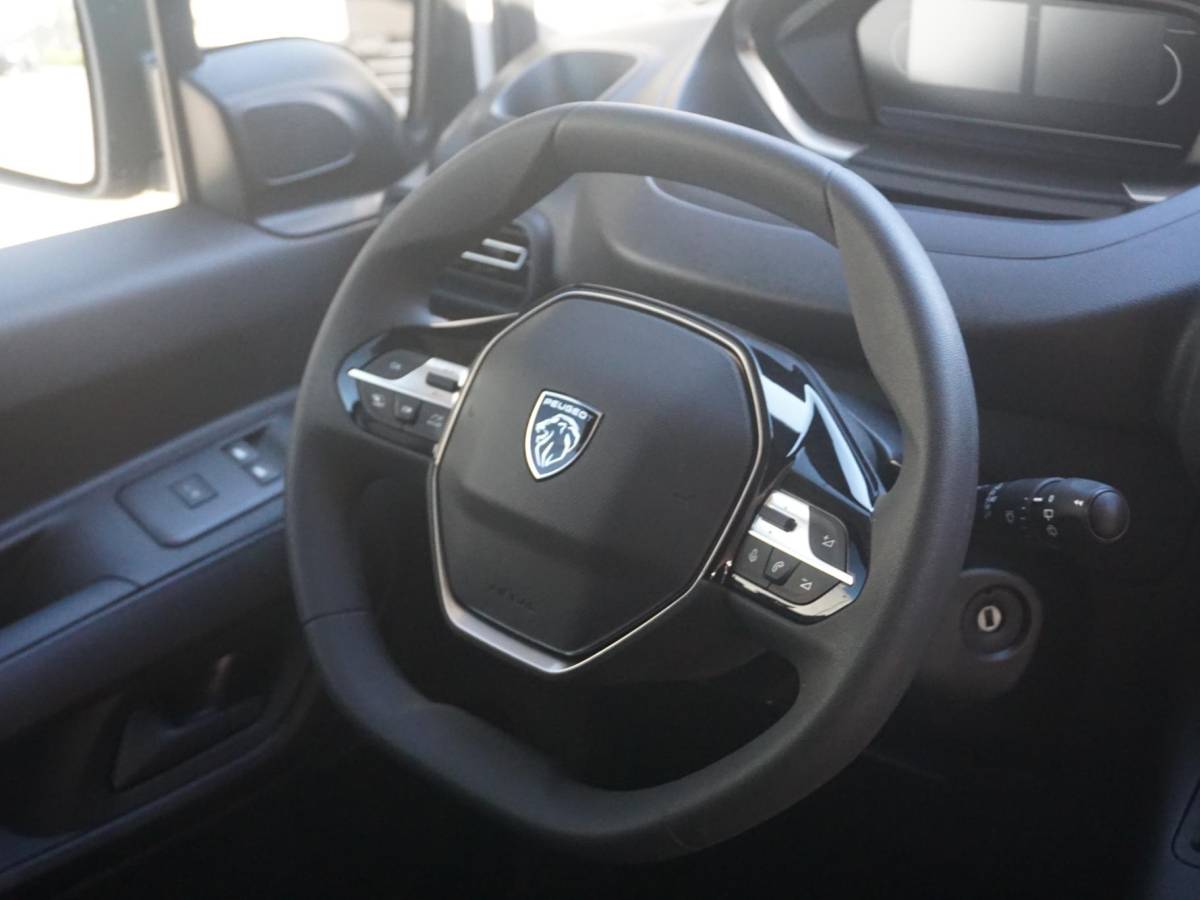 Peugeot e-Partner Peugeot e-Partner L1 50 kWh | camera | Apple Carplay/Android Auto  | laadruimtebetimmering | Comfort stoelen | rijklaarprijs