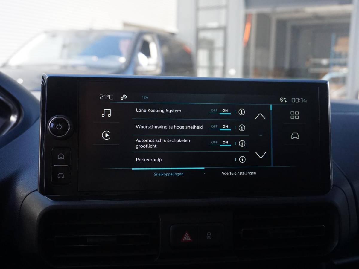 Peugeot e-Partner Peugeot e-Partner L1 50 kWh | camera | Apple Carplay/Android Auto  | laadruimtebetimmering | Comfort stoelen | rijklaarprijs