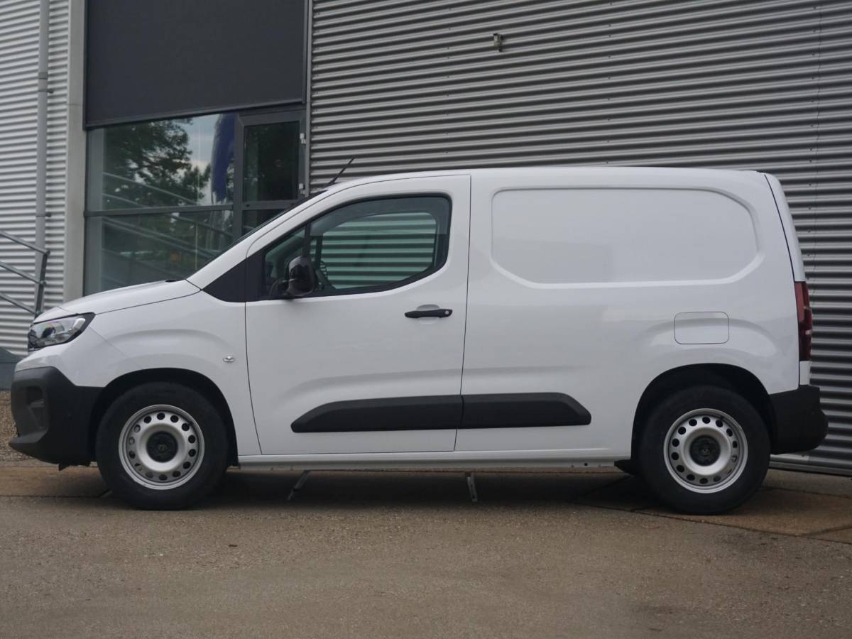 Peugeot e-Partner Peugeot e-Partner L1 50 kWh | camera | Apple Carplay/Android Auto  | laadruimtebetimmering | Comfort stoelen | rijklaarprijs