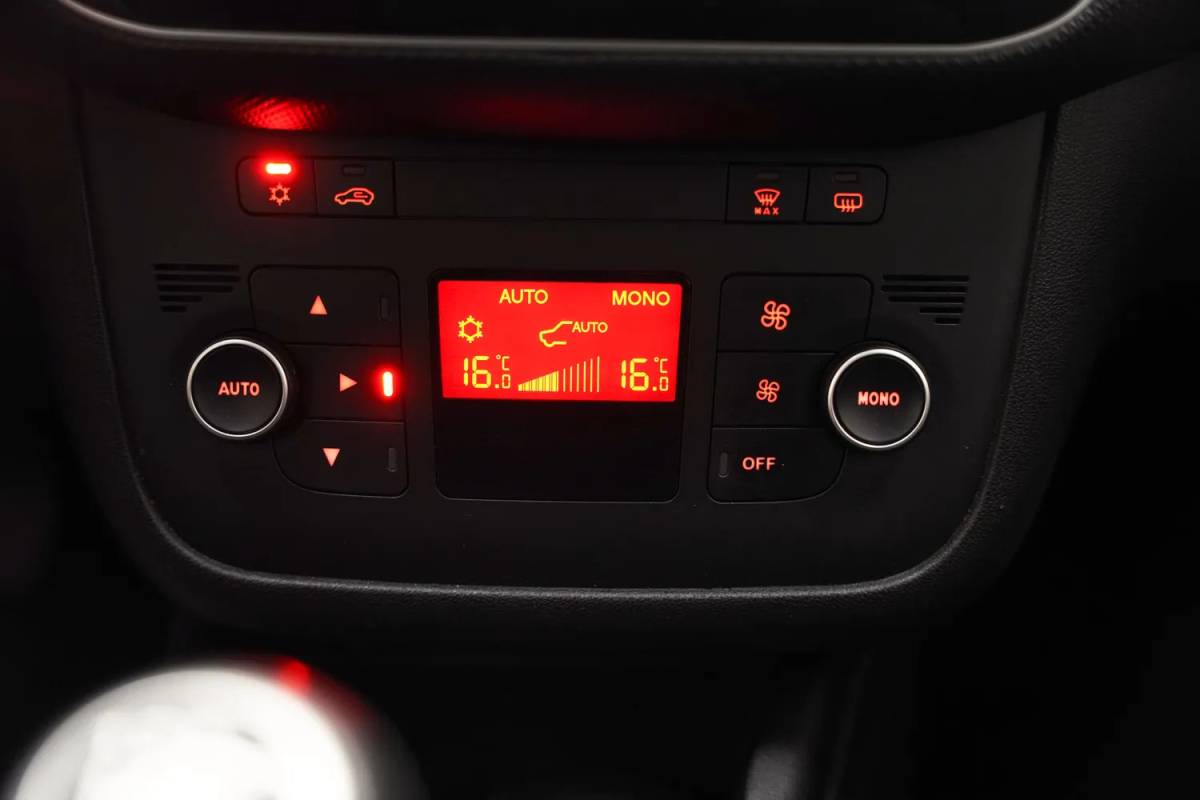 Fiat Punto Fiat Punto Evo 0.9 TwinAir Sempre 5-drs [ Navi Climate Cruise ]