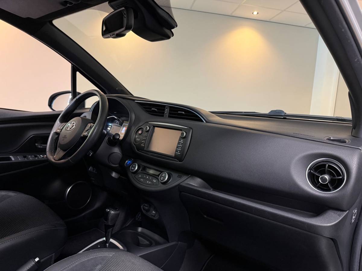 Toyota Yaris Toyota Yaris 1.5 Hybrid Premium *2de Eigenaar/Dealer OH* Pano|Camera|Keyless|Navi|Cruise|Lane-Assist|NAP