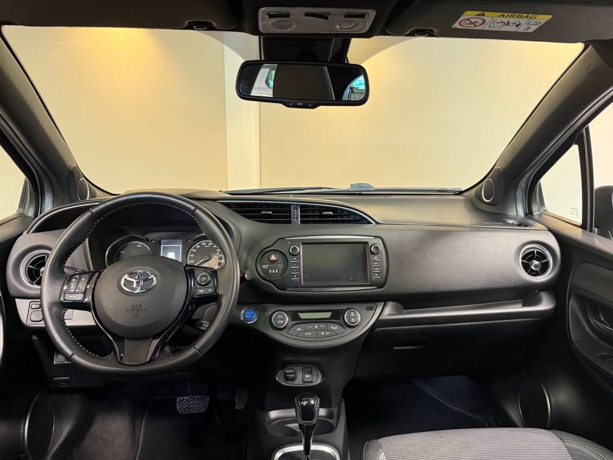 Toyota Yaris Toyota Yaris 1.5 Hybrid Premium *2de Eigenaar/Dealer OH* Pano|Camera|Keyless|Navi|Cruise|Lane-Assist|NAP