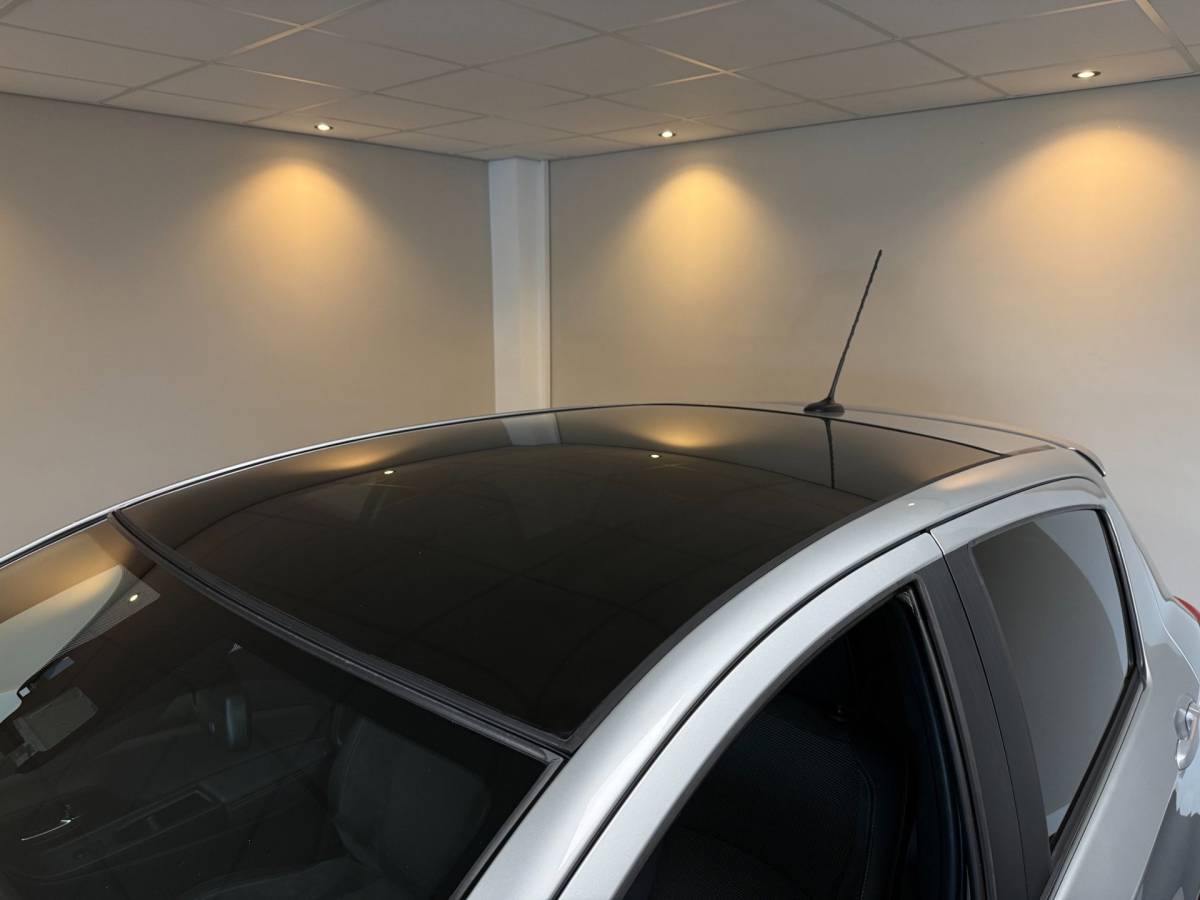 Toyota Yaris Toyota Yaris 1.5 Hybrid Premium *2de Eigenaar/Dealer OH* Pano|Camera|Keyless|Navi|Cruise|Lane-Assist|NAP