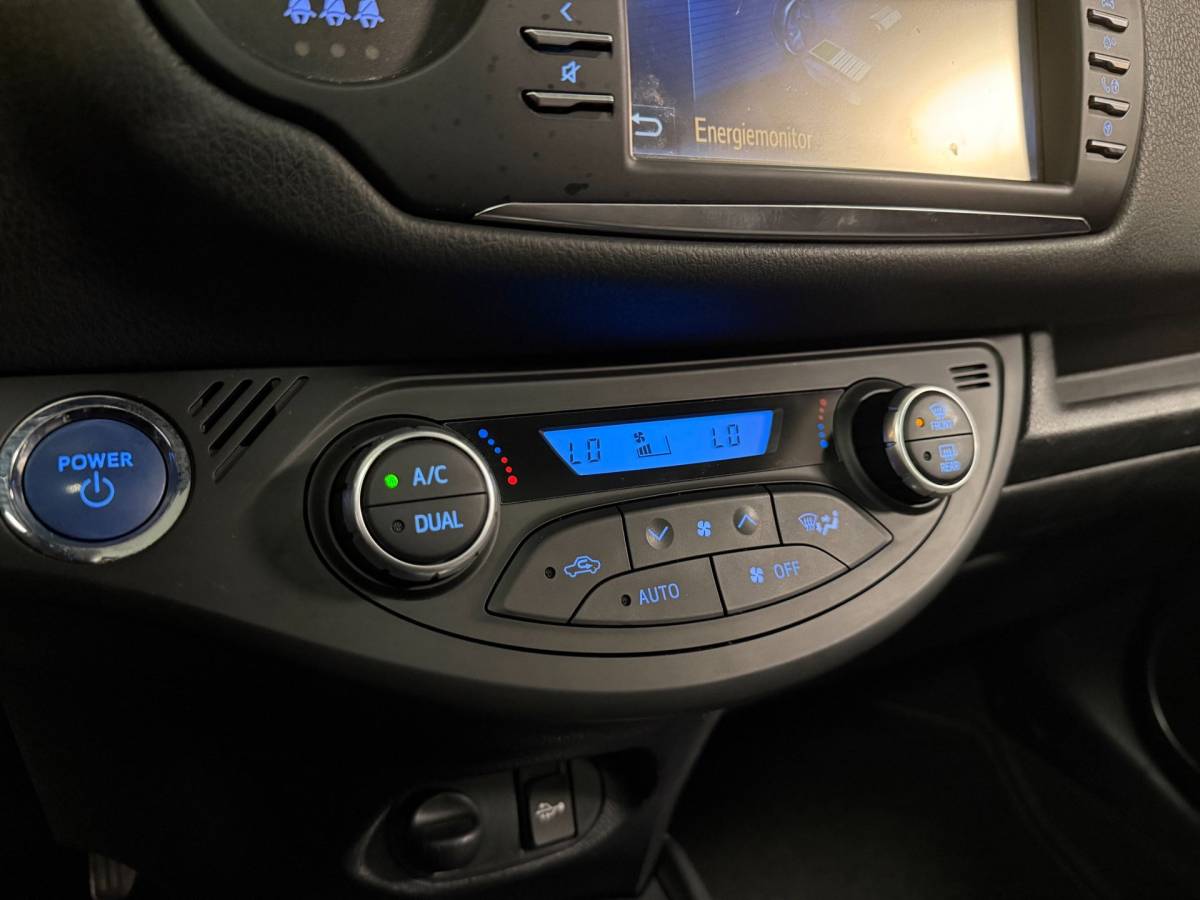 Toyota Yaris Toyota Yaris 1.5 Hybrid Premium *2de Eigenaar/Dealer OH* Pano|Camera|Keyless|Navi|Cruise|Lane-Assist|NAP