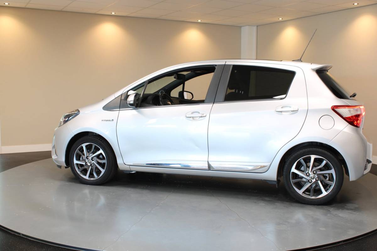 Toyota Yaris Toyota Yaris 1.5 Hybrid Premium *2de Eigenaar/Dealer OH* Pano|Camera|Keyless|Navi|Cruise|Lane-Assist|NAP