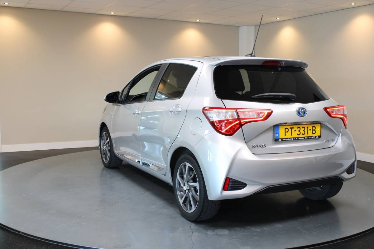 Toyota Yaris Toyota Yaris 1.5 Hybrid Premium *2de Eigenaar/Dealer OH* Pano|Camera|Keyless|Navi|Cruise|Lane-Assist|NAP