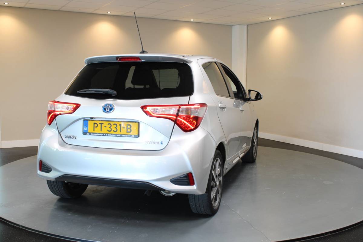 Toyota Yaris Toyota Yaris 1.5 Hybrid Premium *2de Eigenaar/Dealer OH* Pano|Camera|Keyless|Navi|Cruise|Lane-Assist|NAP