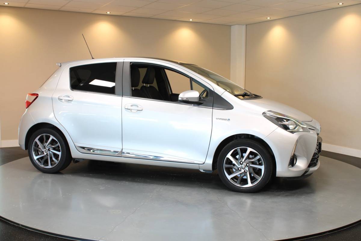 Toyota Yaris Toyota Yaris 1.5 Hybrid Premium *2de Eigenaar/Dealer OH* Pano|Camera|Keyless|Navi|Cruise|Lane-Assist|NAP