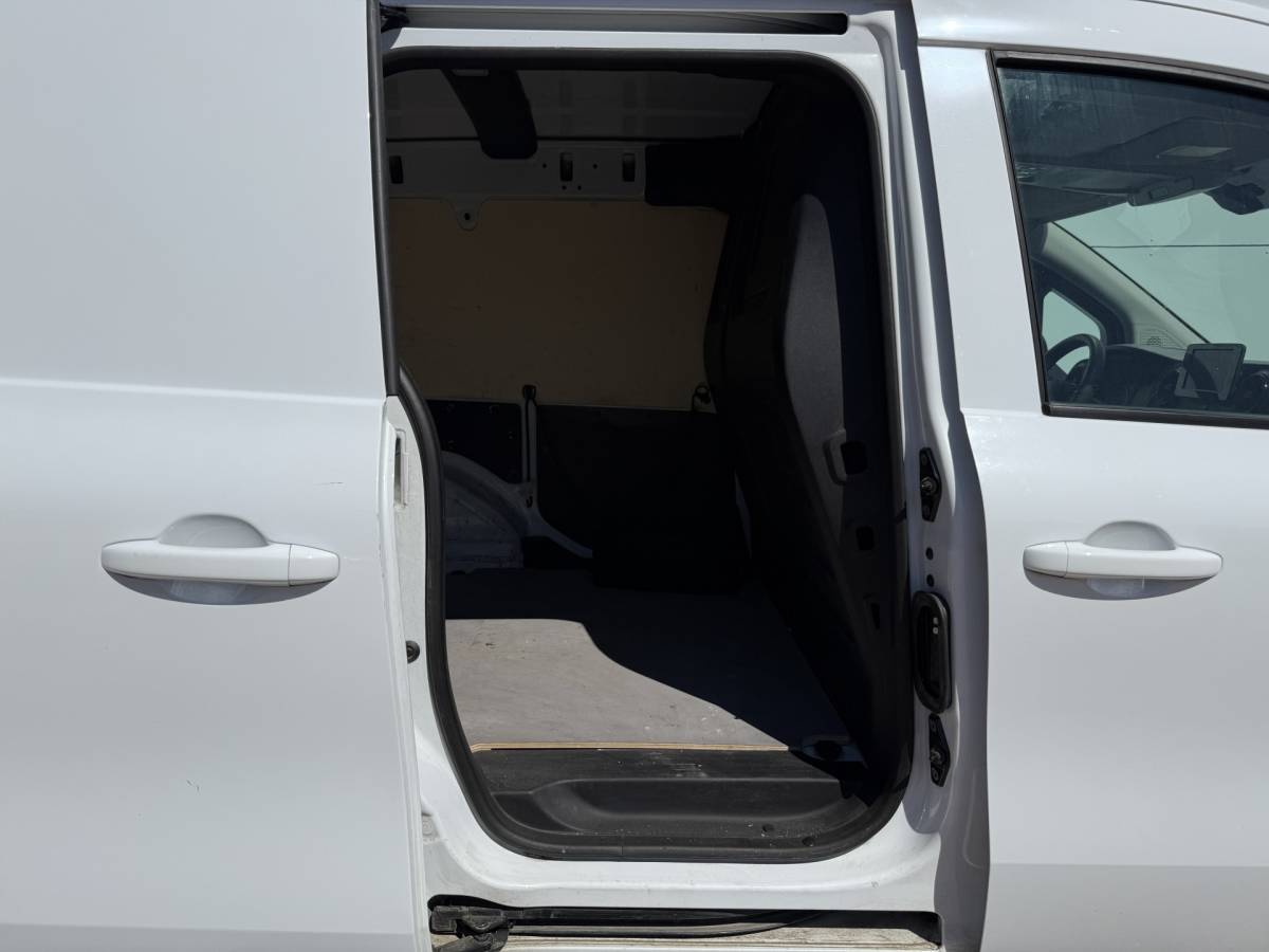 Mercedes-Benz eCitan Mercedes-Benz eCitan 112 51 kWh L1 284kkm WLTP Camera MBUX Trekhaak 75kW Snelladen Apple Carplay Cruise Control