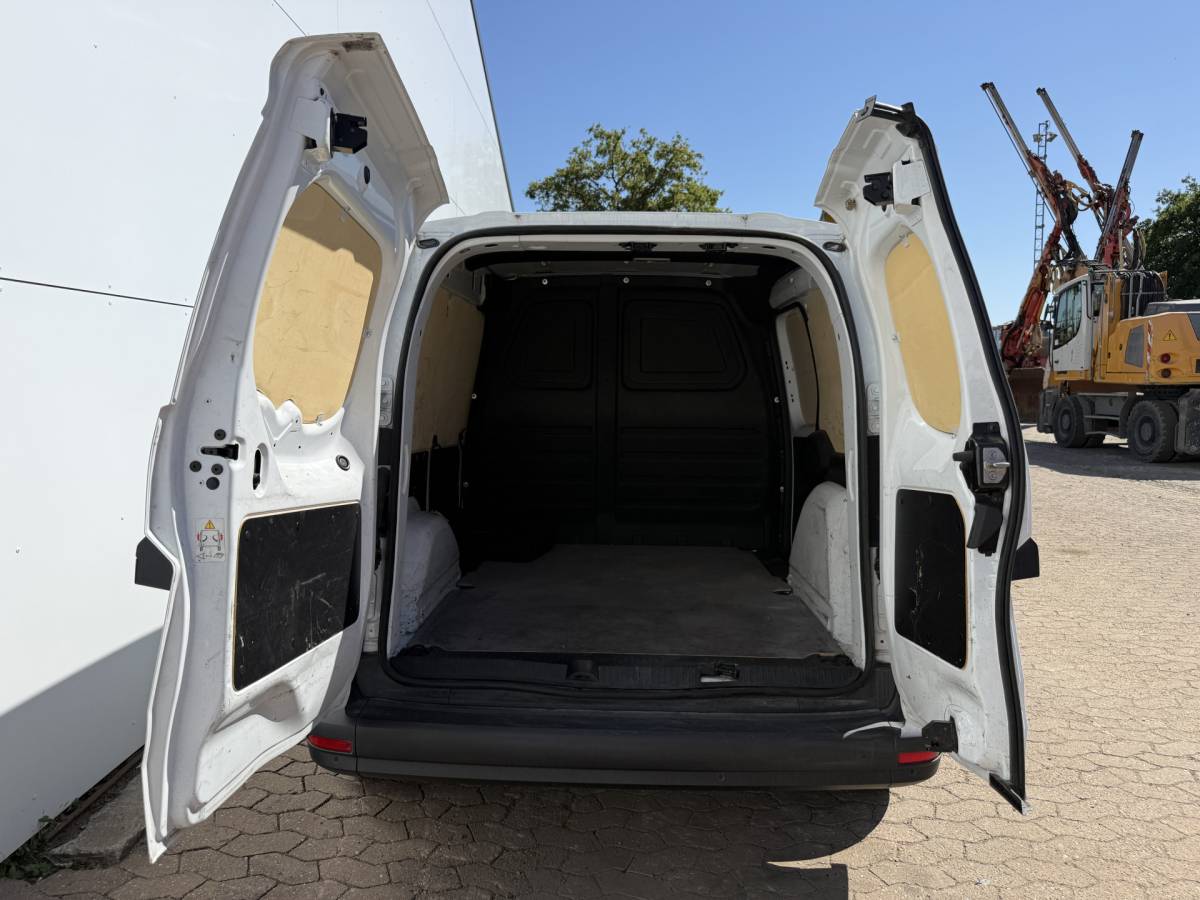 Mercedes-Benz eCitan Mercedes-Benz eCitan 112 51 kWh L1 284kkm WLTP Camera MBUX Trekhaak 75kW Snelladen Apple Carplay Cruise Control