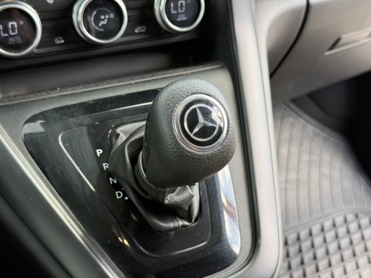 Mercedes-Benz eCitan Mercedes-Benz eCitan 112 51 kWh L1 284kkm WLTP Camera MBUX Trekhaak 75kW Snelladen Apple Carplay Cruise Control