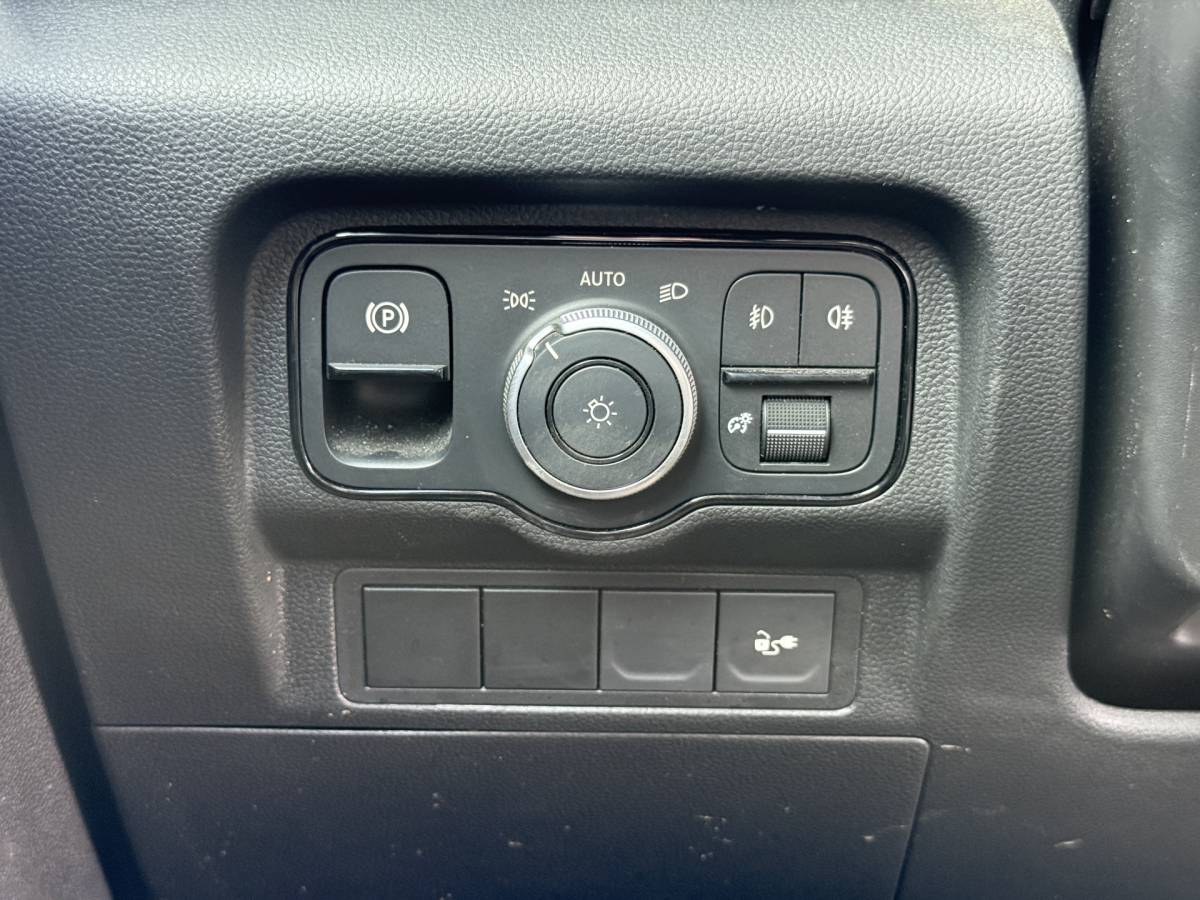 Mercedes-Benz eCitan Mercedes-Benz eCitan 112 51 kWh L1 284kkm WLTP Camera MBUX Trekhaak 75kW Snelladen Apple Carplay Cruise Control