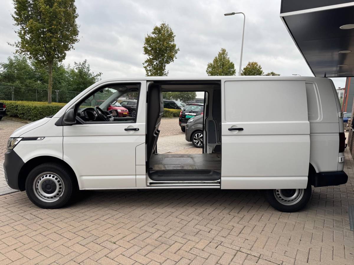 Volkswagen Transporter Volkswagen Transporter 2.0 TDI T6 L2H1 28 150PK Highline Dubbelle Schuifdeuren Airco Navi Cruise Control Elk. Ramen Zeer Nette