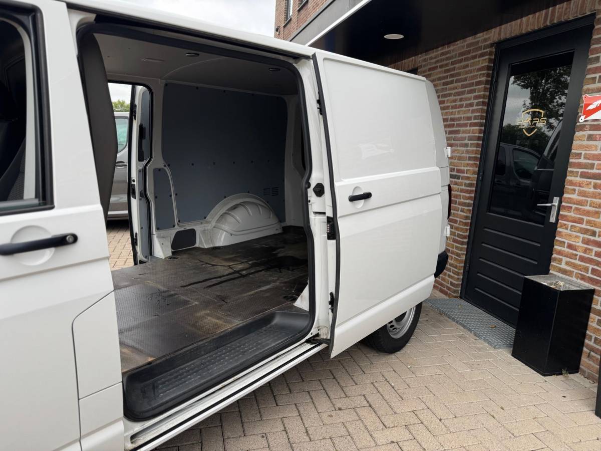Volkswagen Transporter Volkswagen Transporter 2.0 TDI T6 L2H1 28 150PK Highline Dubbelle Schuifdeuren Airco Navi Cruise Control Elk. Ramen Zeer Nette