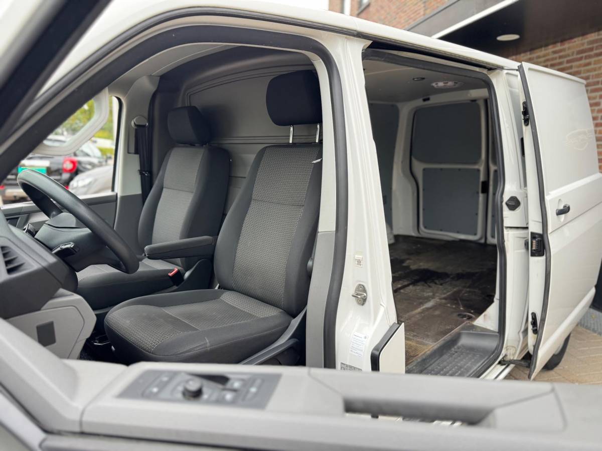 Volkswagen Transporter Volkswagen Transporter 2.0 TDI T6 L2H1 28 150PK Highline Dubbelle Schuifdeuren Airco Navi Cruise Control Elk. Ramen Zeer Nette