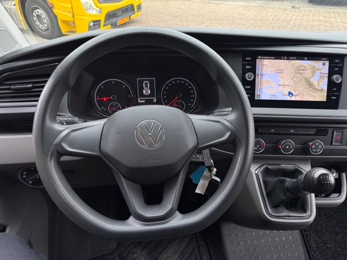 Volkswagen Transporter Volkswagen Transporter 2.0 TDI T6 L2H1 28 150PK Highline Dubbelle Schuifdeuren Airco Navi Cruise Control Elk. Ramen Zeer Nette