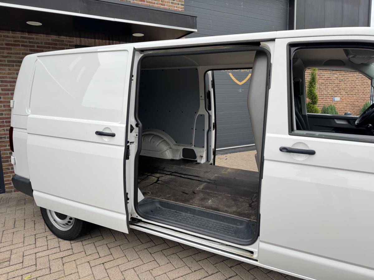 Volkswagen Transporter Volkswagen Transporter 2.0 TDI T6 L2H1 28 150PK Highline Dubbelle Schuifdeuren Airco Navi Cruise Control Elk. Ramen Zeer Nette
