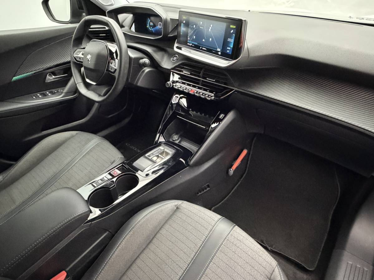 Peugeot e-2008 Peugeot e-2008 EV Allure Pack 50 kWh 3-Fase SOH 92,1% | 3D i-Cockpit | Navigatie | Camera | Full-Led | Carplay&Android