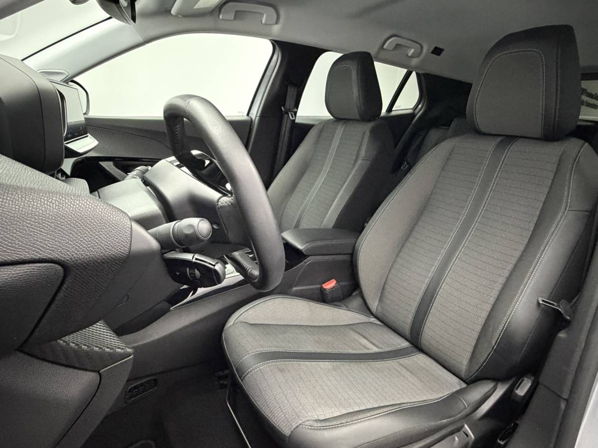 Peugeot e-2008 Peugeot e-2008 EV Allure Pack 50 kWh 3-Fase SOH 92,1% | 3D i-Cockpit | Navigatie | Camera | Full-Led | Carplay&Android