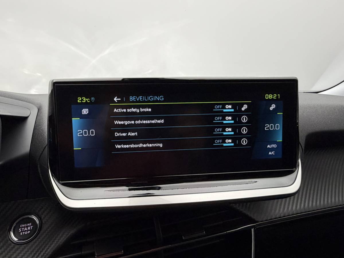 Peugeot e-2008 Peugeot e-2008 EV Allure Pack 50 kWh 3-Fase SOH 92,1% | 3D i-Cockpit | Navigatie | Camera | Full-Led | Carplay&Android