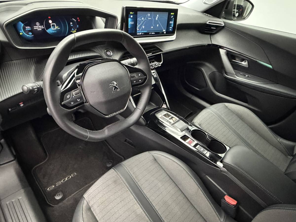 Peugeot e-2008 Peugeot e-2008 EV Allure Pack 50 kWh 3-Fase SOH 92,1% | 3D i-Cockpit | Navigatie | Camera | Full-Led | Carplay&Android
